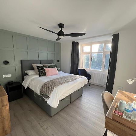 United Home B&B Селфорд Екстер'єр фото