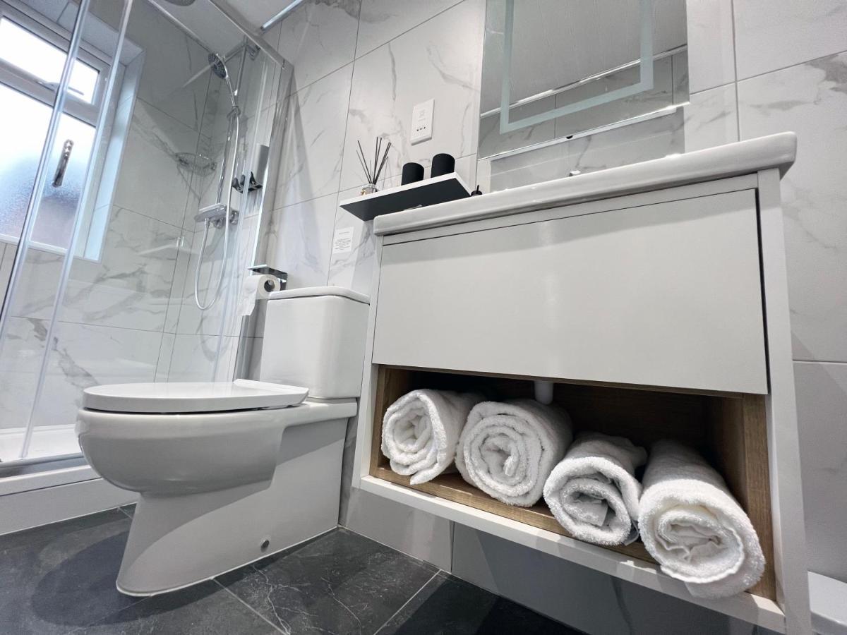 United Home B&B Селфорд Екстер'єр фото