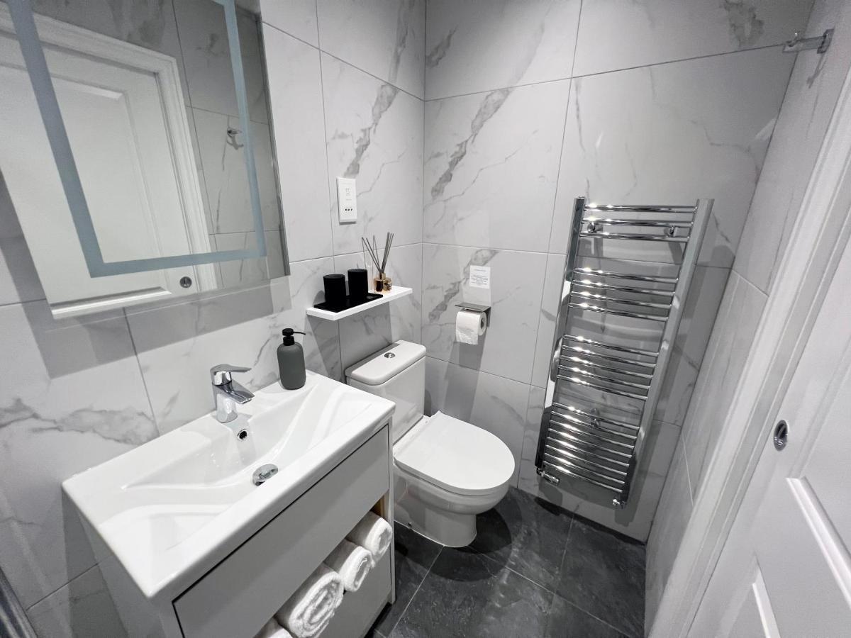 United Home B&B Селфорд Екстер'єр фото