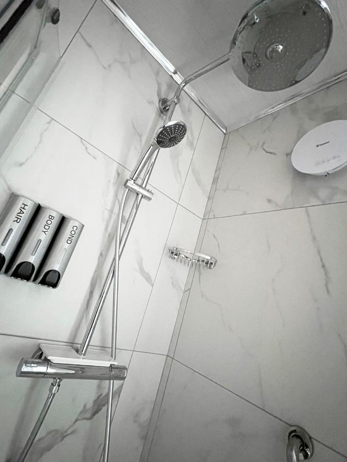 United Home B&B Селфорд Екстер'єр фото