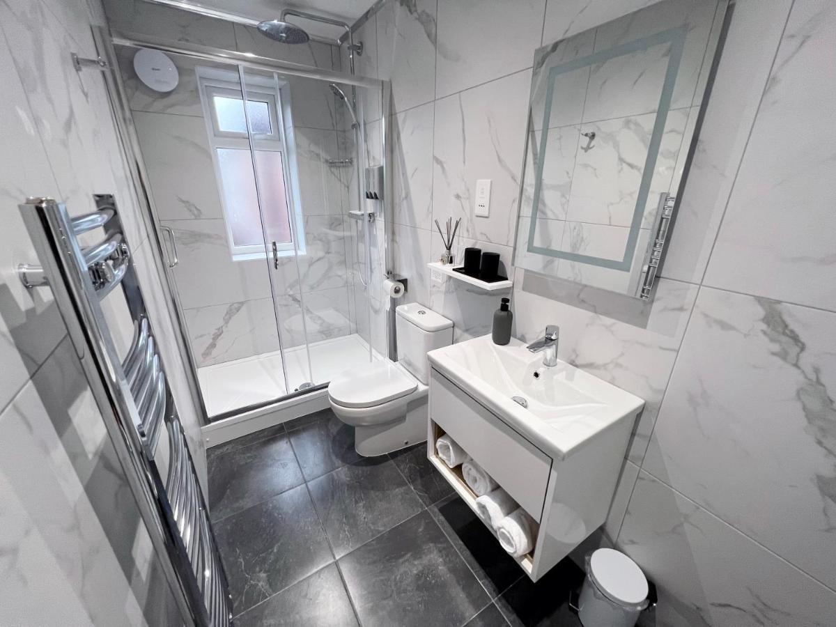 United Home B&B Селфорд Екстер'єр фото