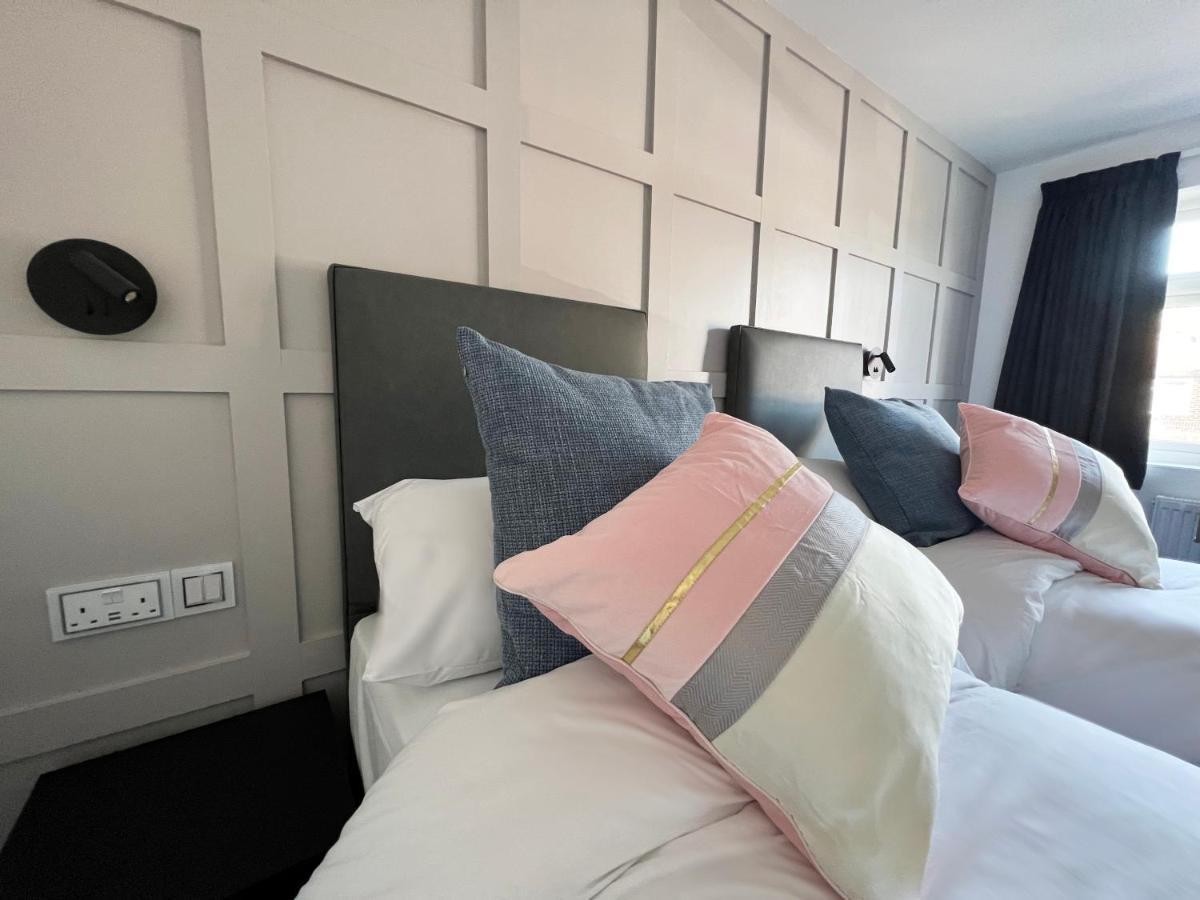 United Home B&B Селфорд Екстер'єр фото