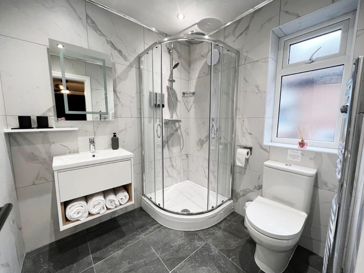 United Home B&B Селфорд Екстер'єр фото